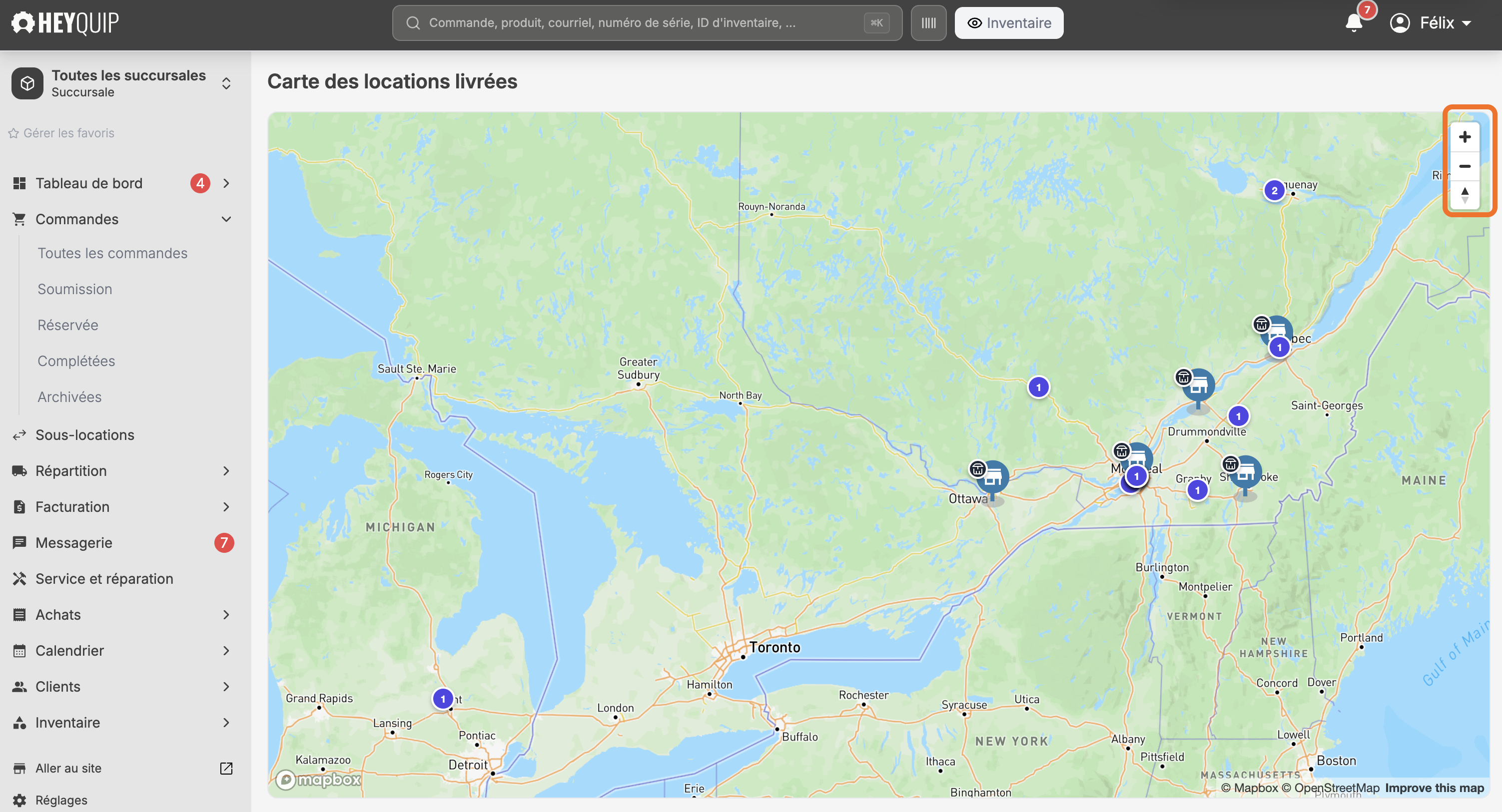 Les commandes de zoom et de boussole sur la carte des locations livrées