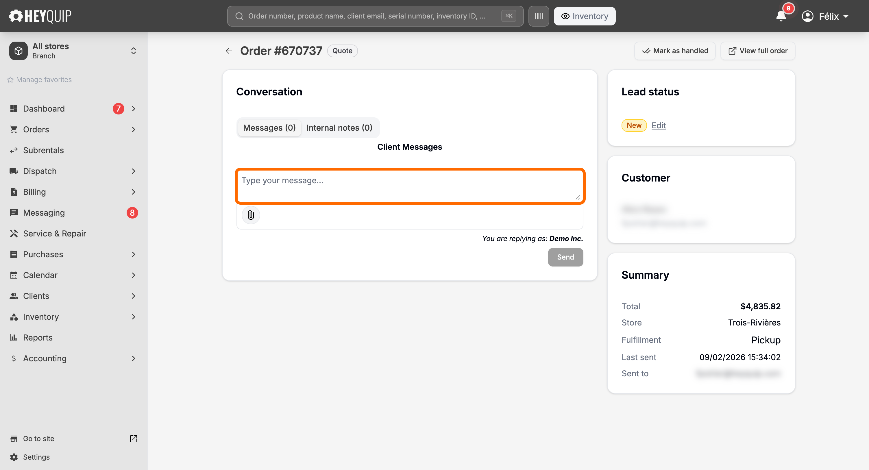 The message box where a reply to the customer is typed